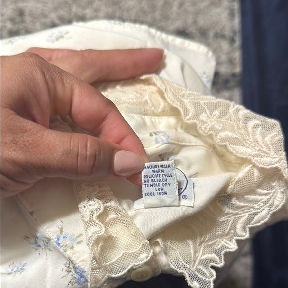 Boutique/Vintage Cream Buttoned Blouse with Mandarin Collar - Picture 12 of 12